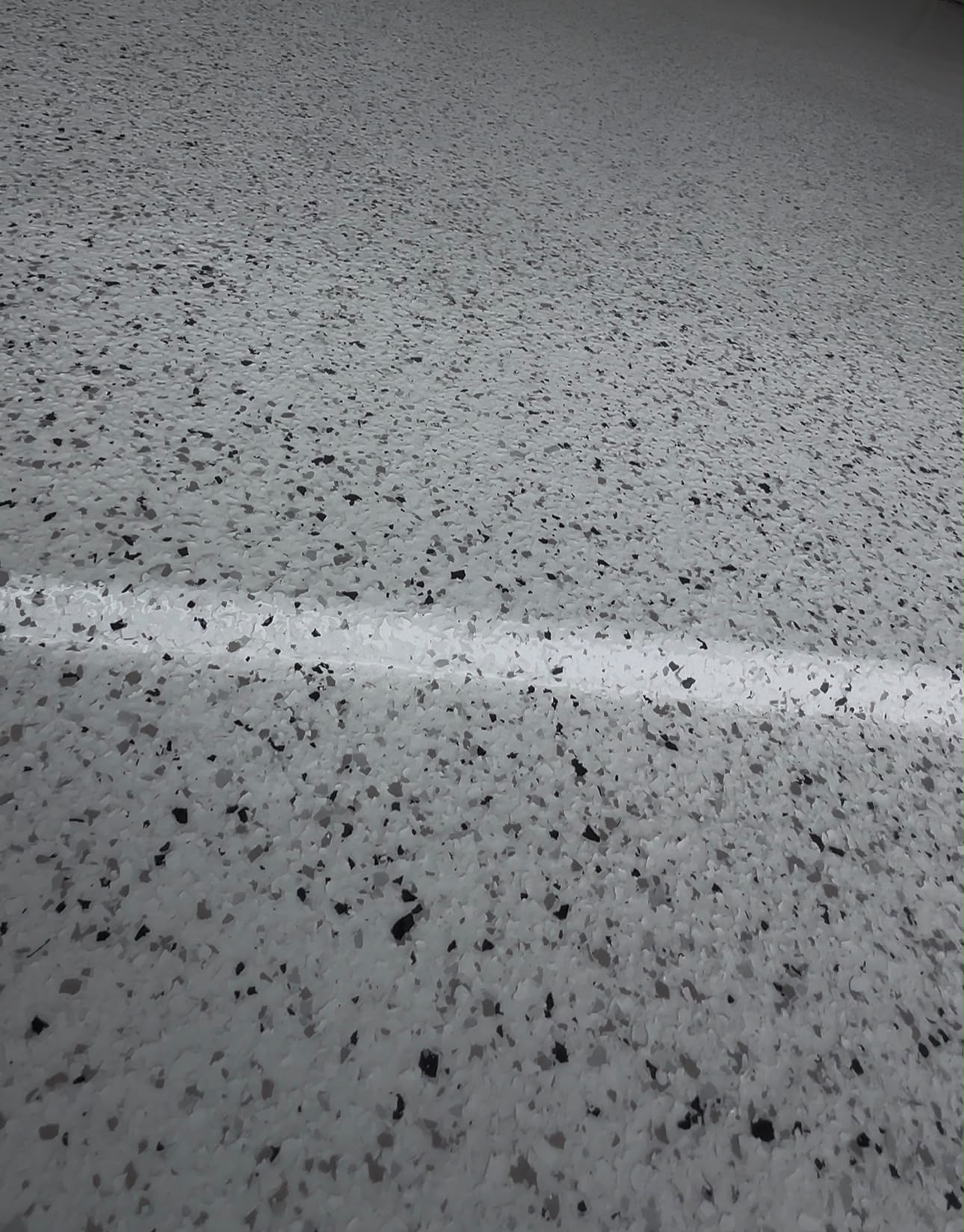 Ice flake epoxy garage floor Taigum – wide view with white walls
